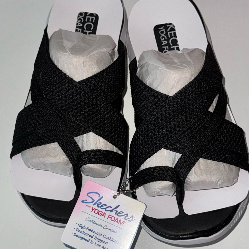 Skechers Women's Black Yoga Foam Sandals Size 7 New in Box
